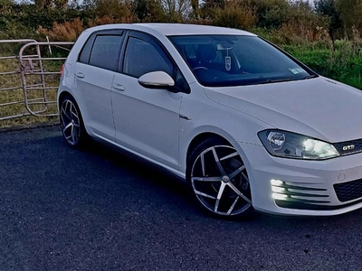 2014 - Volkswagen Golf Manual