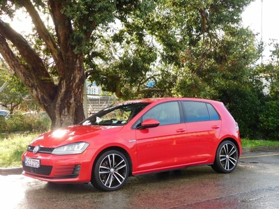 2014 - Volkswagen Golf Manual