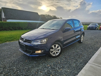 2014 - Volkswagen Polo Automatic