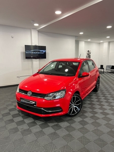 2014 - Volkswagen Polo Automatic