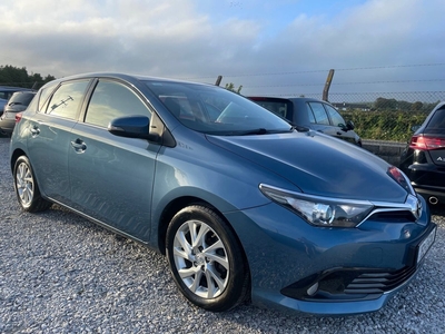 2015 - Toyota Auris Manual