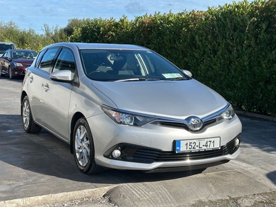 2015 - Toyota Auris Manual