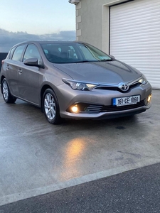 2016 - Toyota Auris Manual