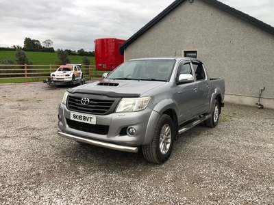 2016 - Toyota Hilux Manual