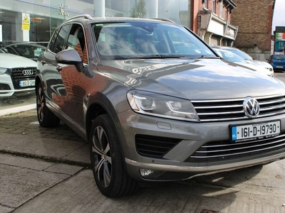 2016 - Volkswagen Touareg Automatic