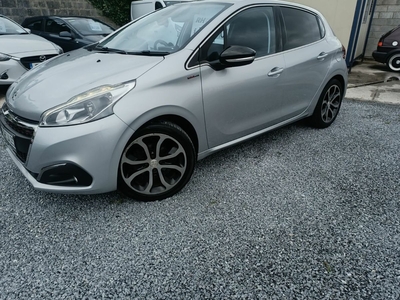 2017 - Peugeot 208 Manual