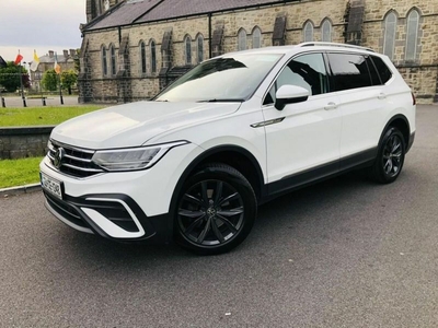 2022 - Volkswagen Tiguan Manual