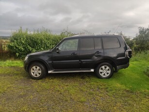 2008 - Mitsubishi Pajero Manual