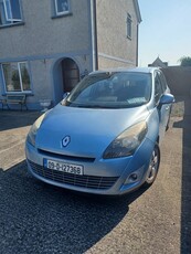 2009 - Renault Grand Scenic ---