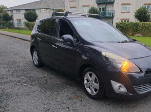 2010 - Renault Grand Scenic ---