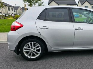 2011 - Toyota Auris Manual