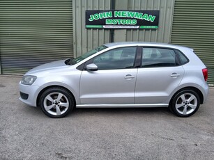 2011 - Volkswagen Polo Manual