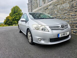 2012 - Toyota Auris Manual