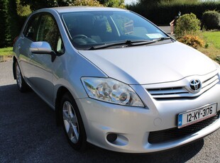 2012 - Toyota Auris Manual