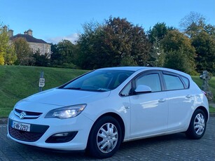 2012 - Vauxhall Astra ---