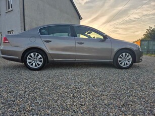 2012 - Volkswagen Passat Manual