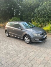 2013 - Volkswagen Polo Manual