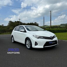 2014 - Toyota Auris Manual