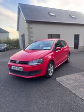 2014 - Volkswagen Polo Automatic