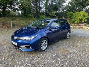 2016 - Toyota Auris Manual