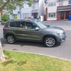 2016 - Volkswagen Tiguan Manual