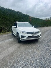 2016 - Volkswagen Touareg Automatic