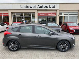 2017 - Ford Focus Manual