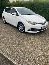 2017 - Toyota Auris Manual