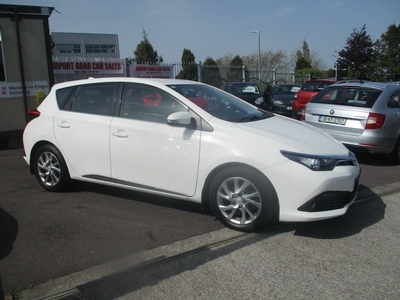 2016 - Toyota Auris Manual