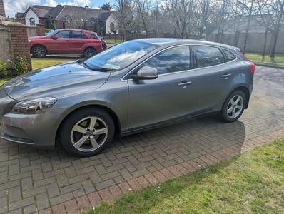 2016 - Volvo V40 Manual