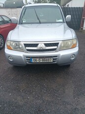 2006 - Mitsubishi Pajero ---