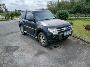 2008 - Mitsubishi Pajero Manual