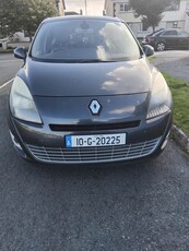 2010 - Renault Grand Scenic ---