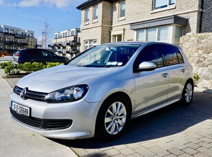 2010 - Volkswagen Golf ---