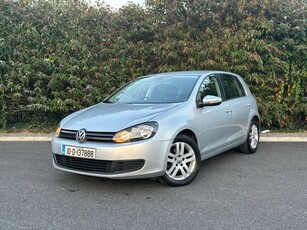 2010 - Volkswagen Golf ---