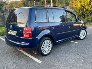 2010 - Volkswagen Touran ---