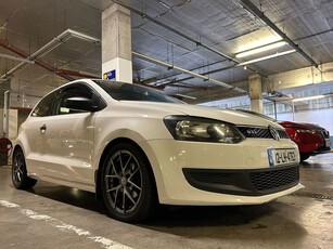 2012 - Volkswagen Polo Manual