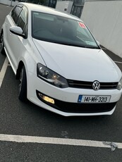 2014 - Volkswagen Polo Manual