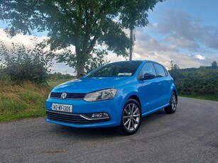 2014 - Volkswagen Polo Manual