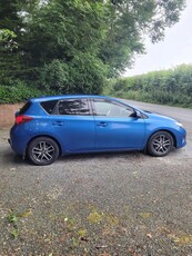 2015 - Toyota Auris Manual