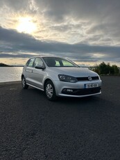 2015 - Volkswagen Polo Manual