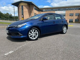 2016 - Toyota Auris Manual