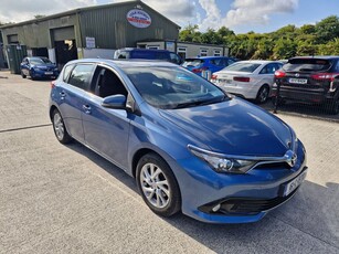 2016 - Toyota Auris Manual