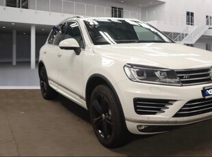 2016 - Volkswagen Touareg Automatic