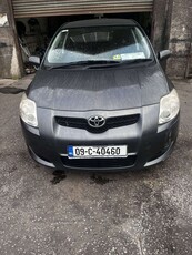 2009 - Toyota Auris ---