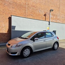 2009 - Toyota Auris Manual