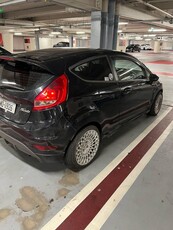 2010 - Ford Fiesta ---