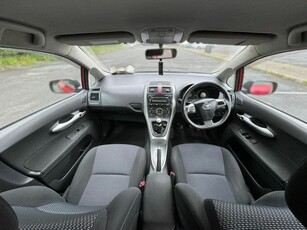 2010 - Toyota Auris Manual