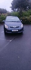 2010 - Toyota Avensis ---