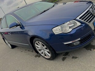 2010 - Volkswagen Passat Manual